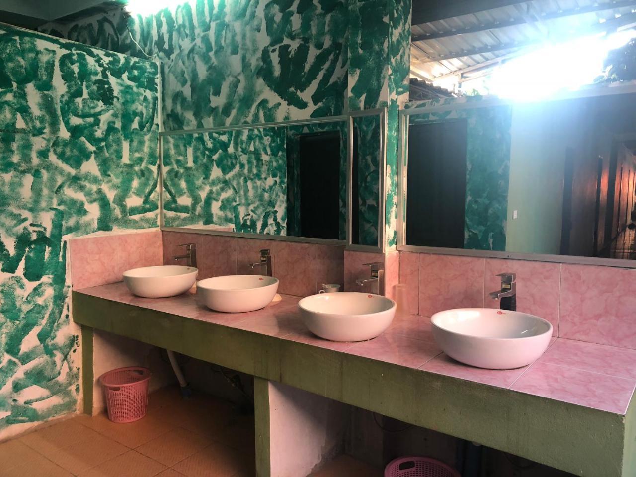 Army Barracks Guesthouse Vang Vieng Luaran gambar