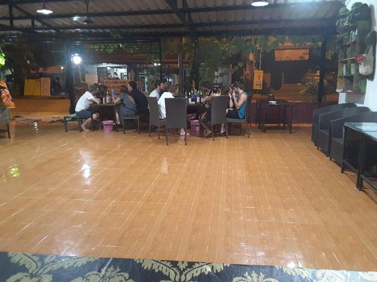 Army Barracks Guesthouse Vang Vieng Luaran gambar